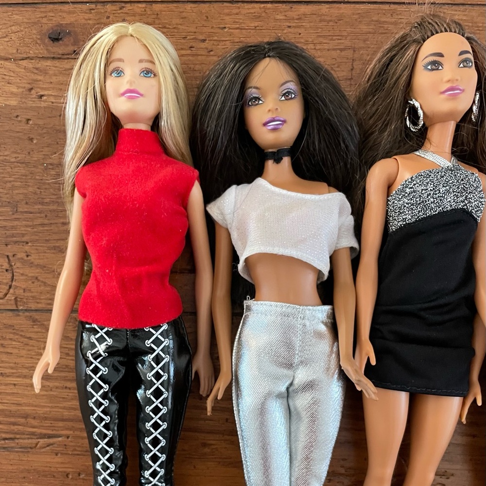 Stylish Barbie Dolls 'Going Out Tonight' Four Pack - Picture 2 of 12